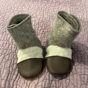 Nooks winter boots/moccasins sz 4 NWT